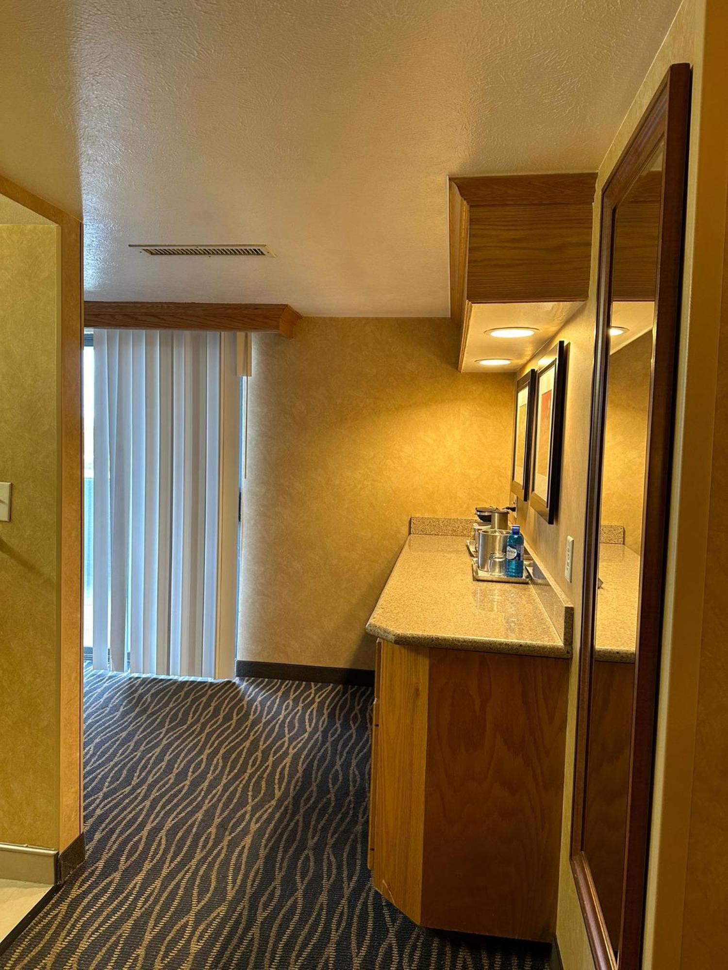 Radisson Hotel Salt Lake City Airport Экстерьер фото