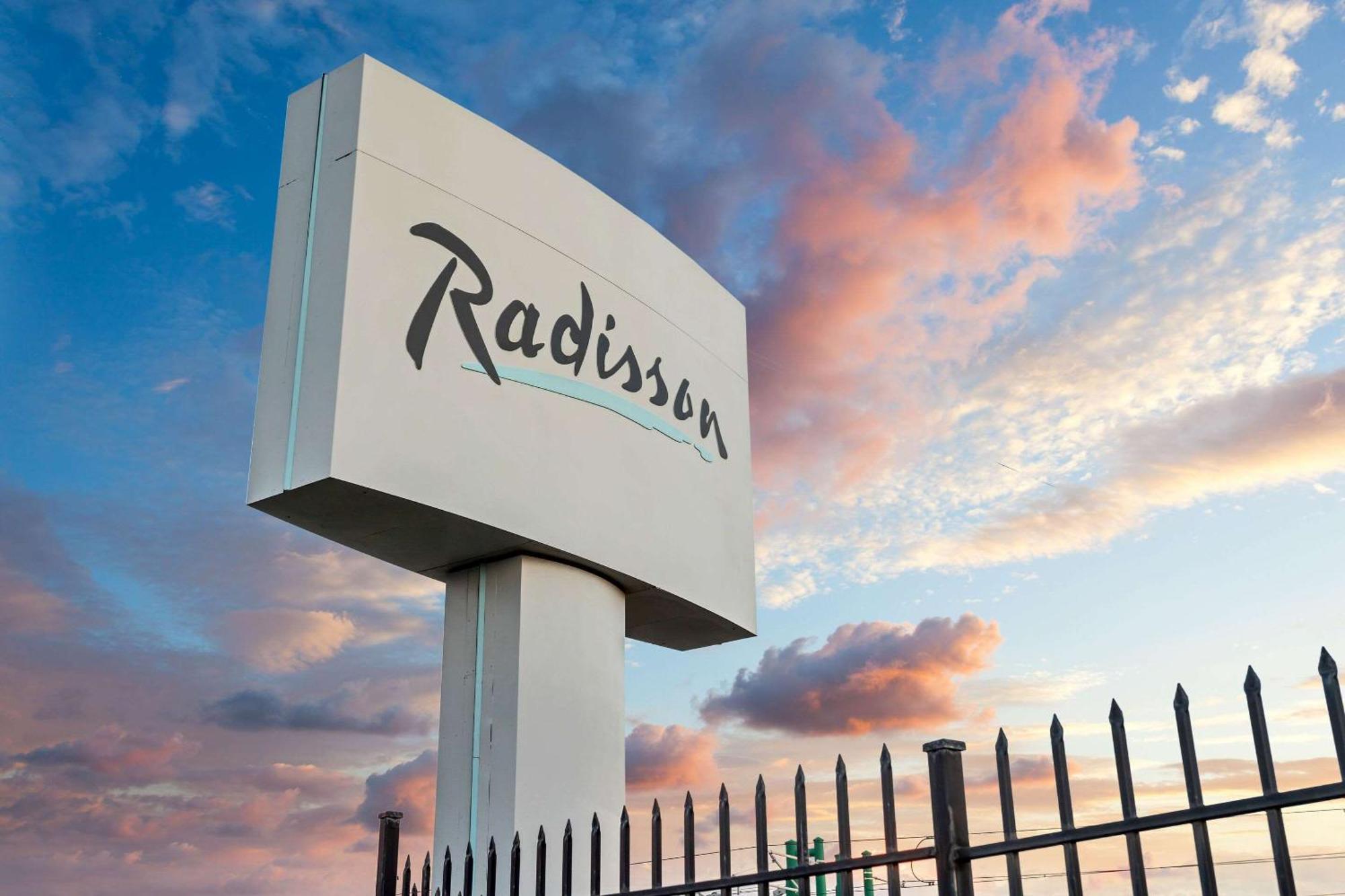 Radisson Hotel Salt Lake City Airport Экстерьер фото
