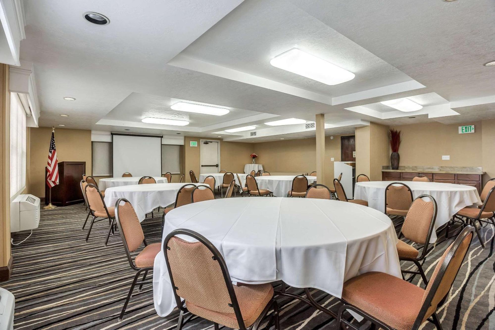 Radisson Hotel Salt Lake City Airport Экстерьер фото